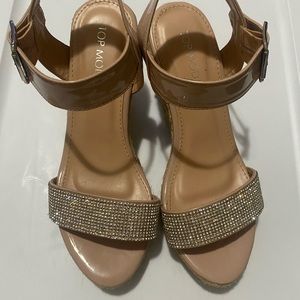 TOP MODA- TAN WEDGES